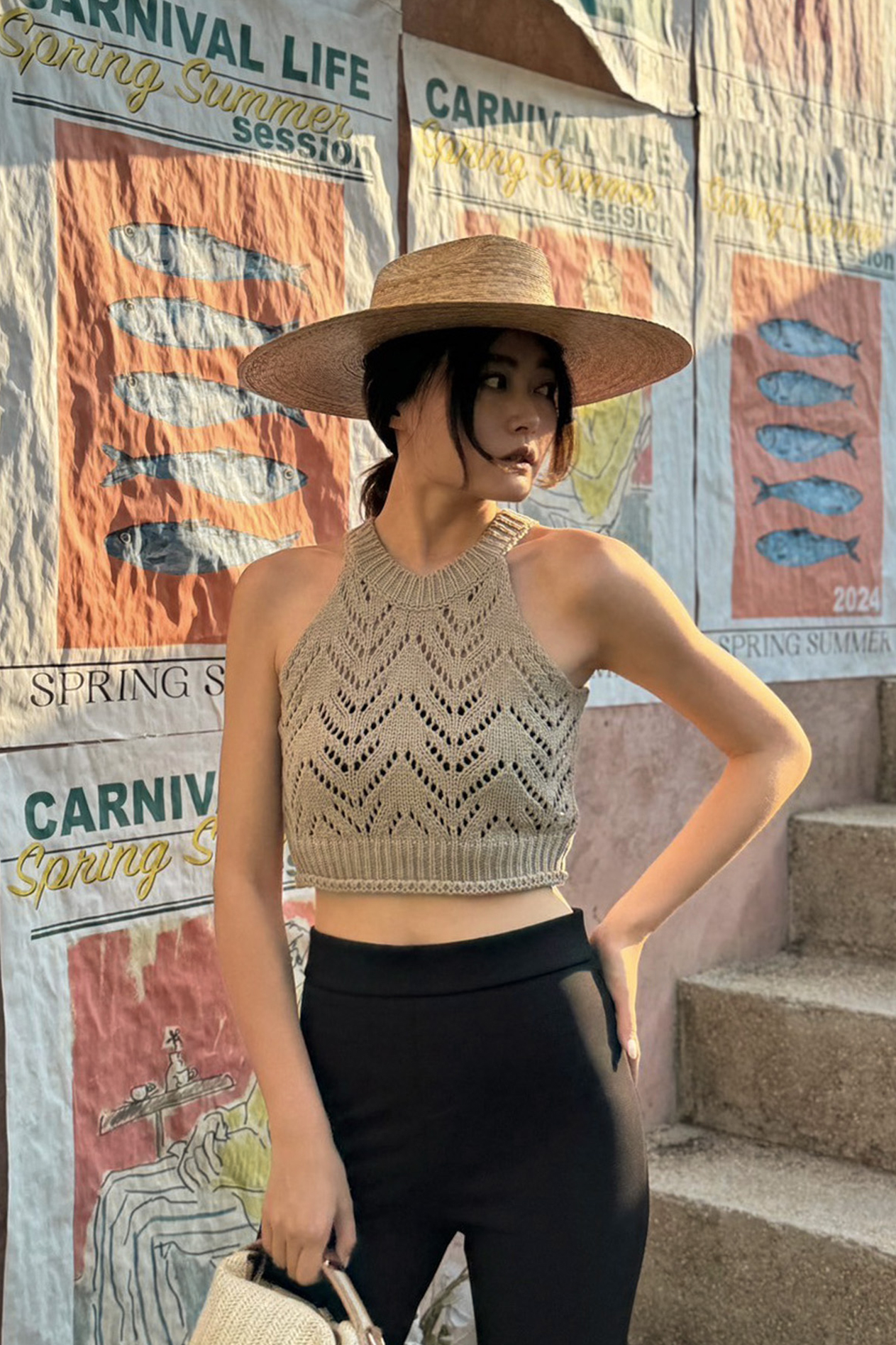 削肩簍空粗針織背心