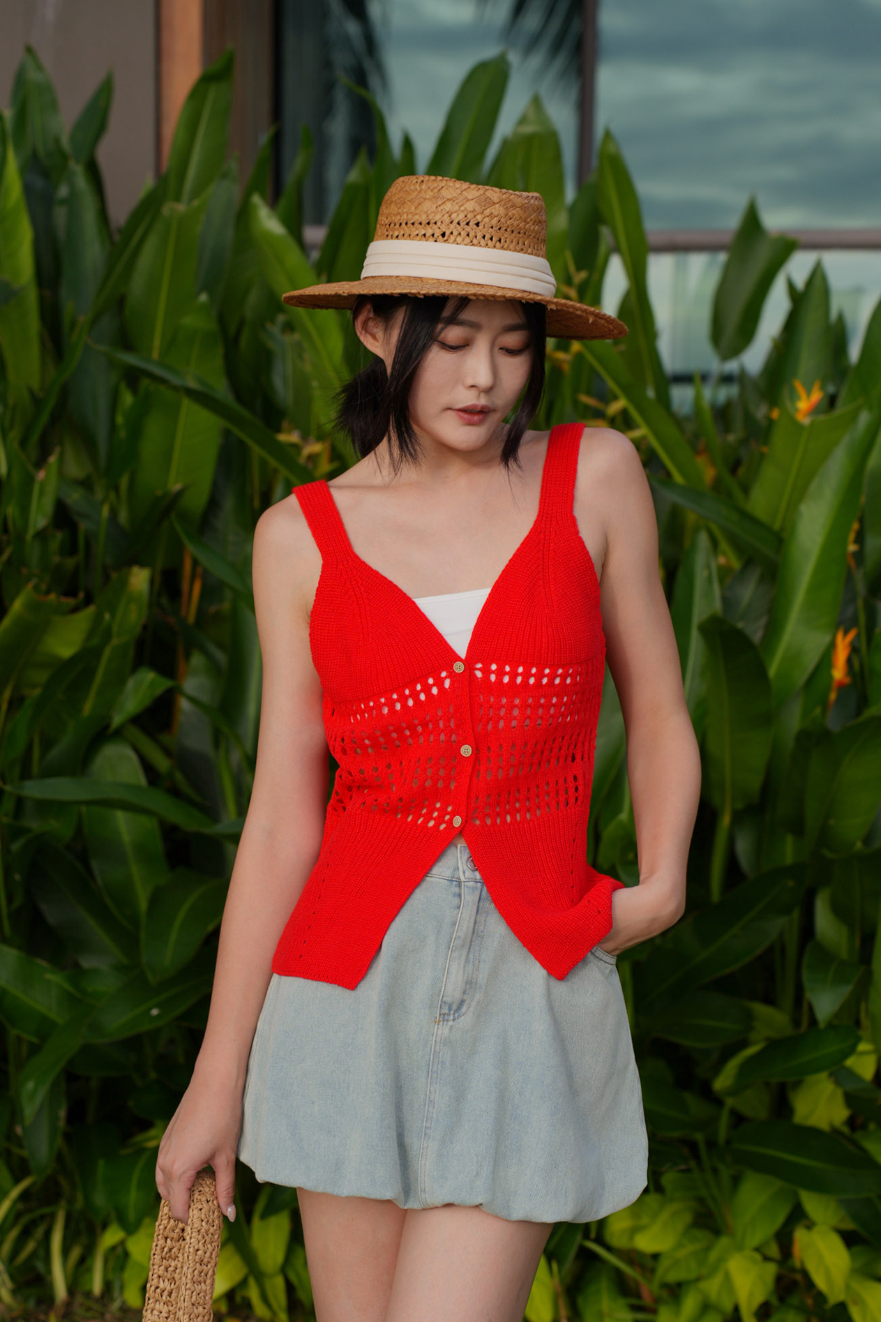 排釦鏤空針織背心