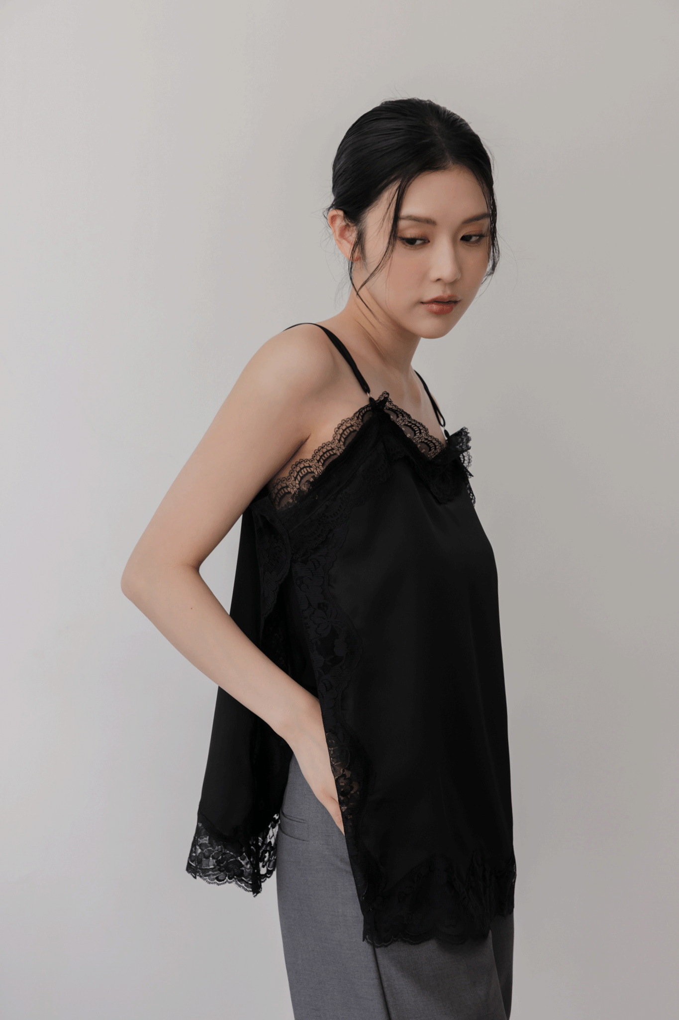 法式蕾絲緞面細肩背心