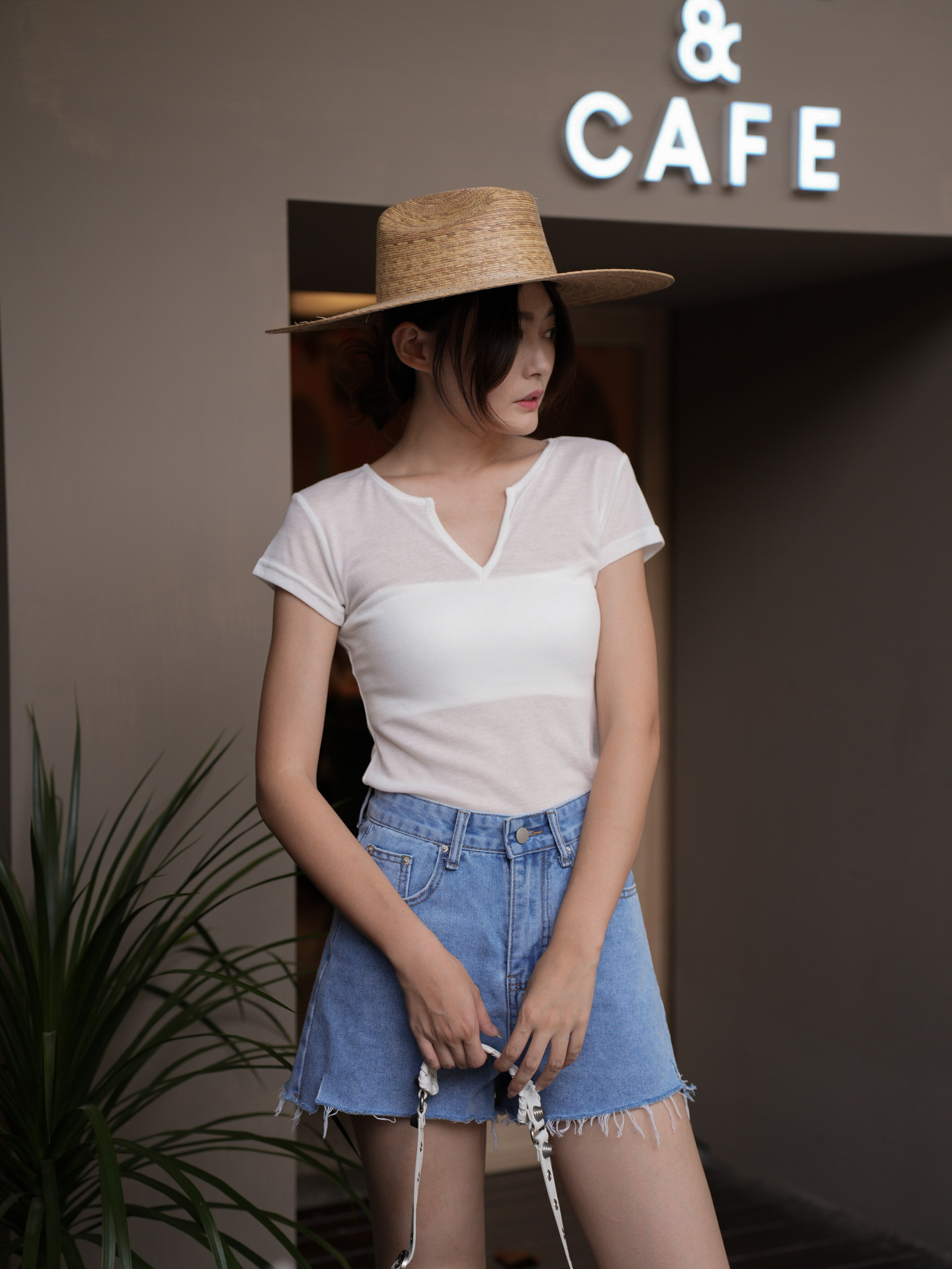 小V領微透感棉質上衣
