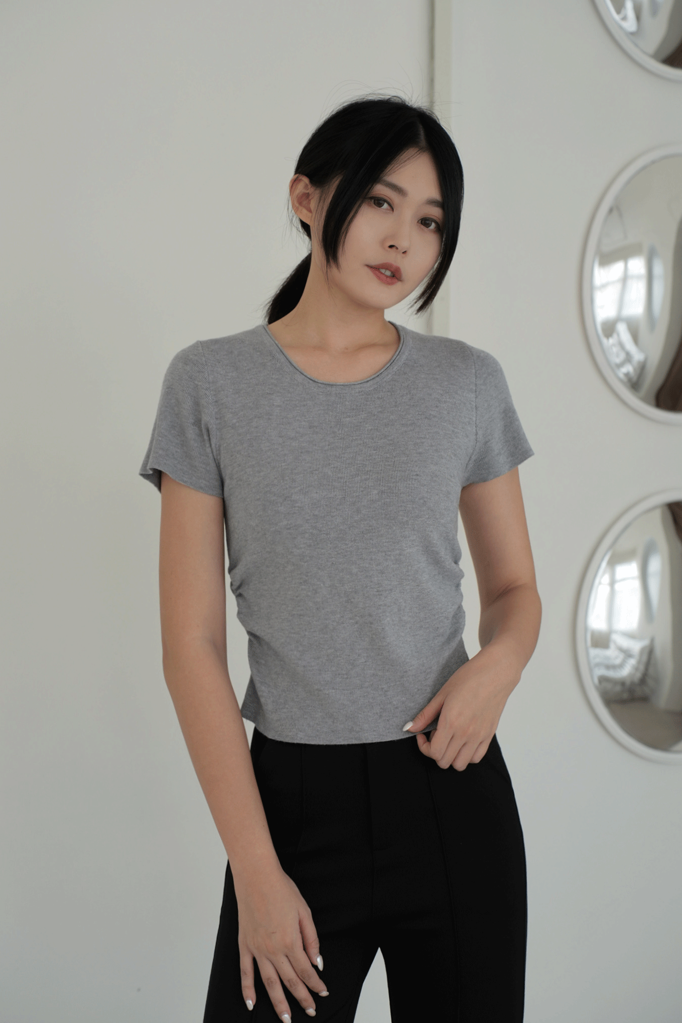 圓領側抓皺針織短袖上衣