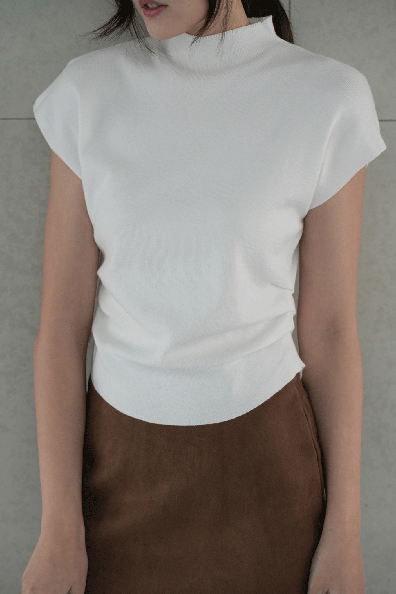 微高領側抓皺針織上衣