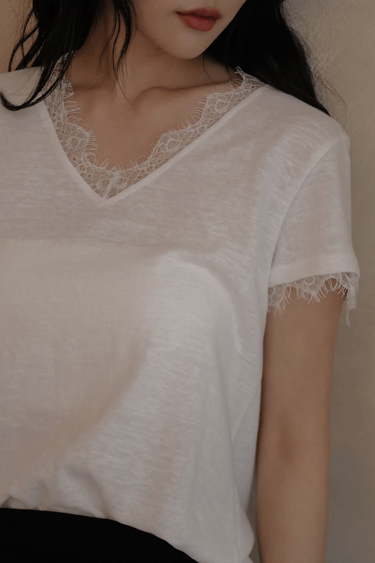 領口蕾絲拼接上衣
