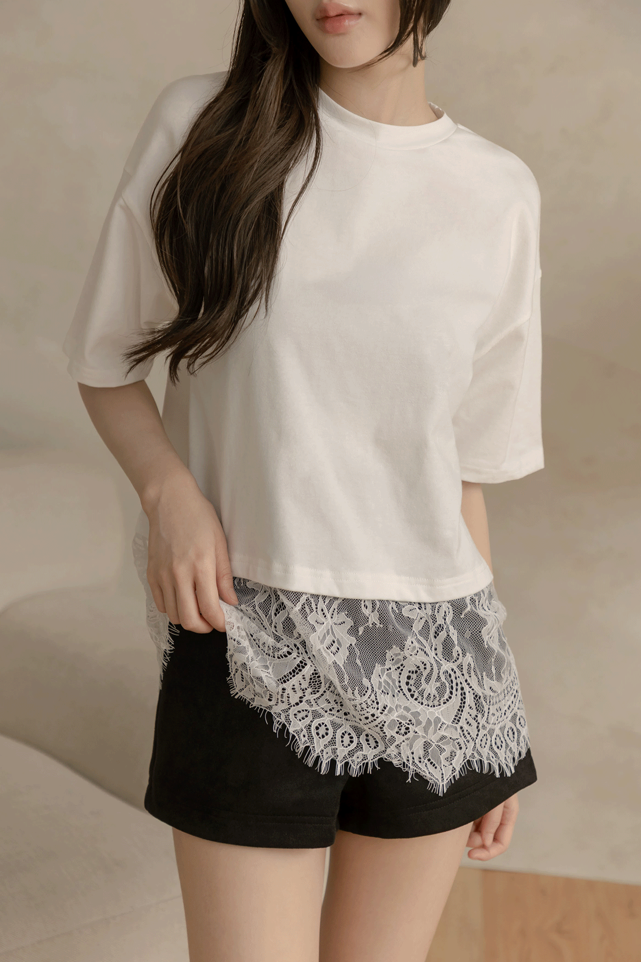 蕾絲下擺寬鬆TEE