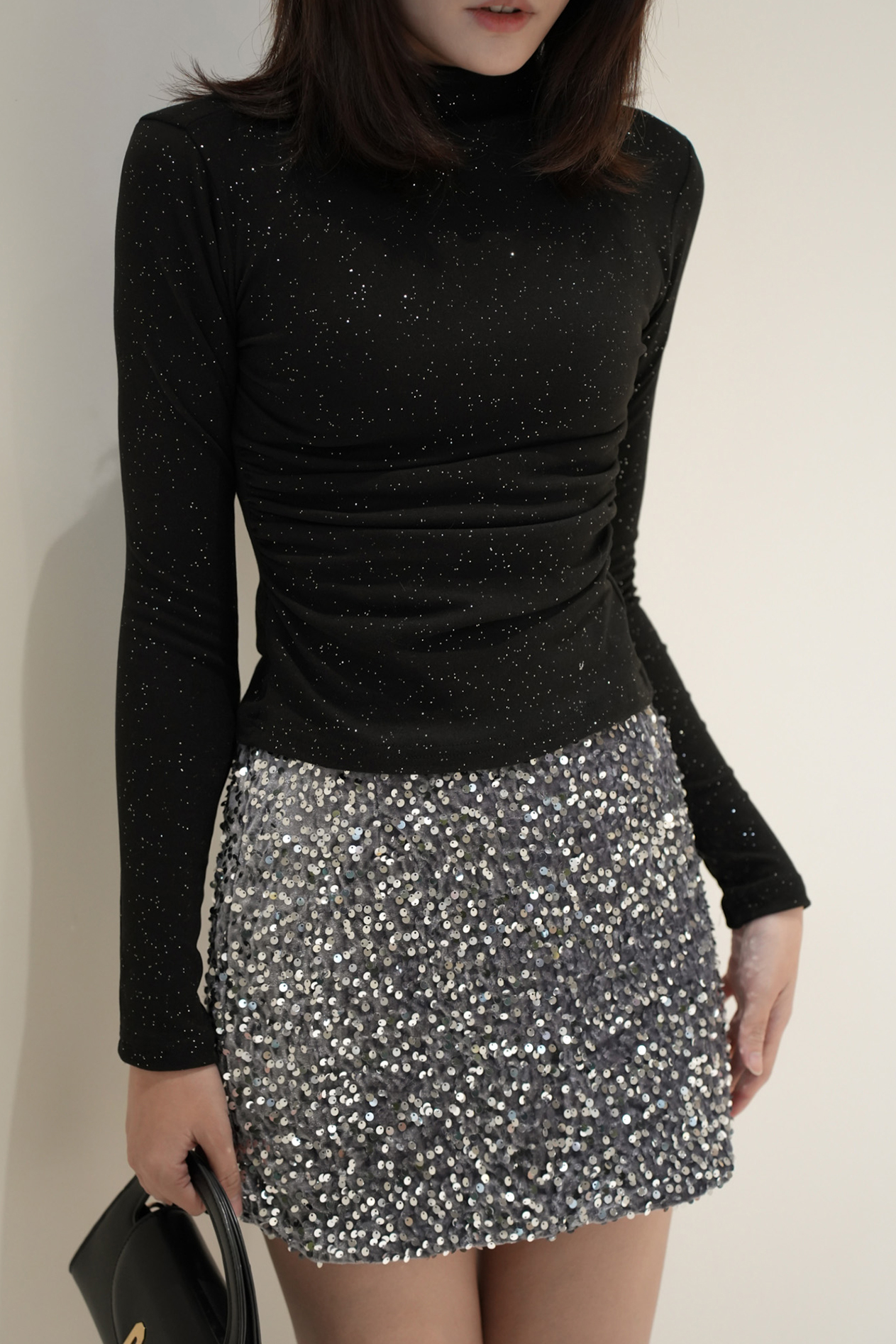 閃亮微高領抓皺磨毛上衣