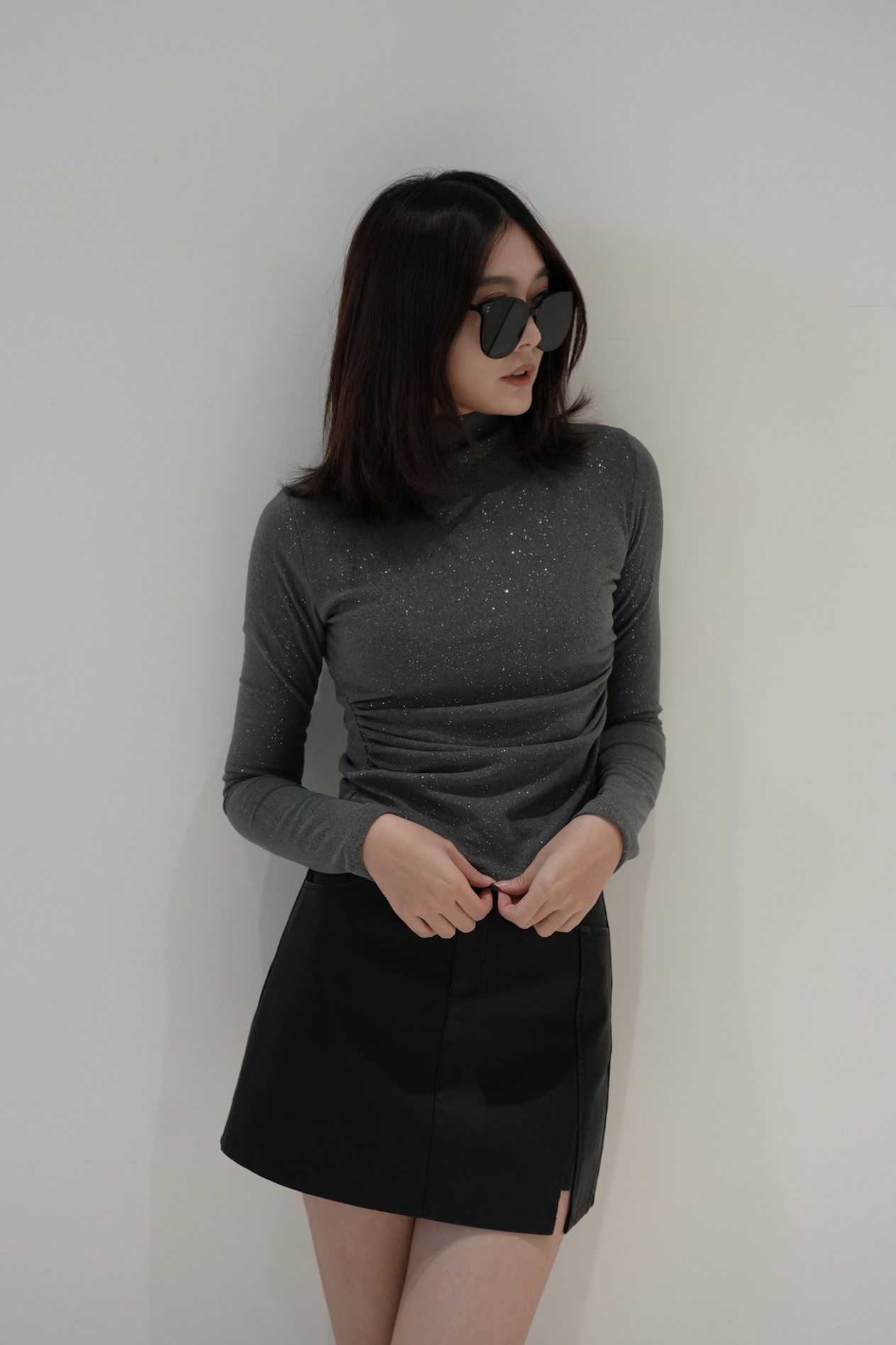 閃亮微高領抓皺磨毛上衣