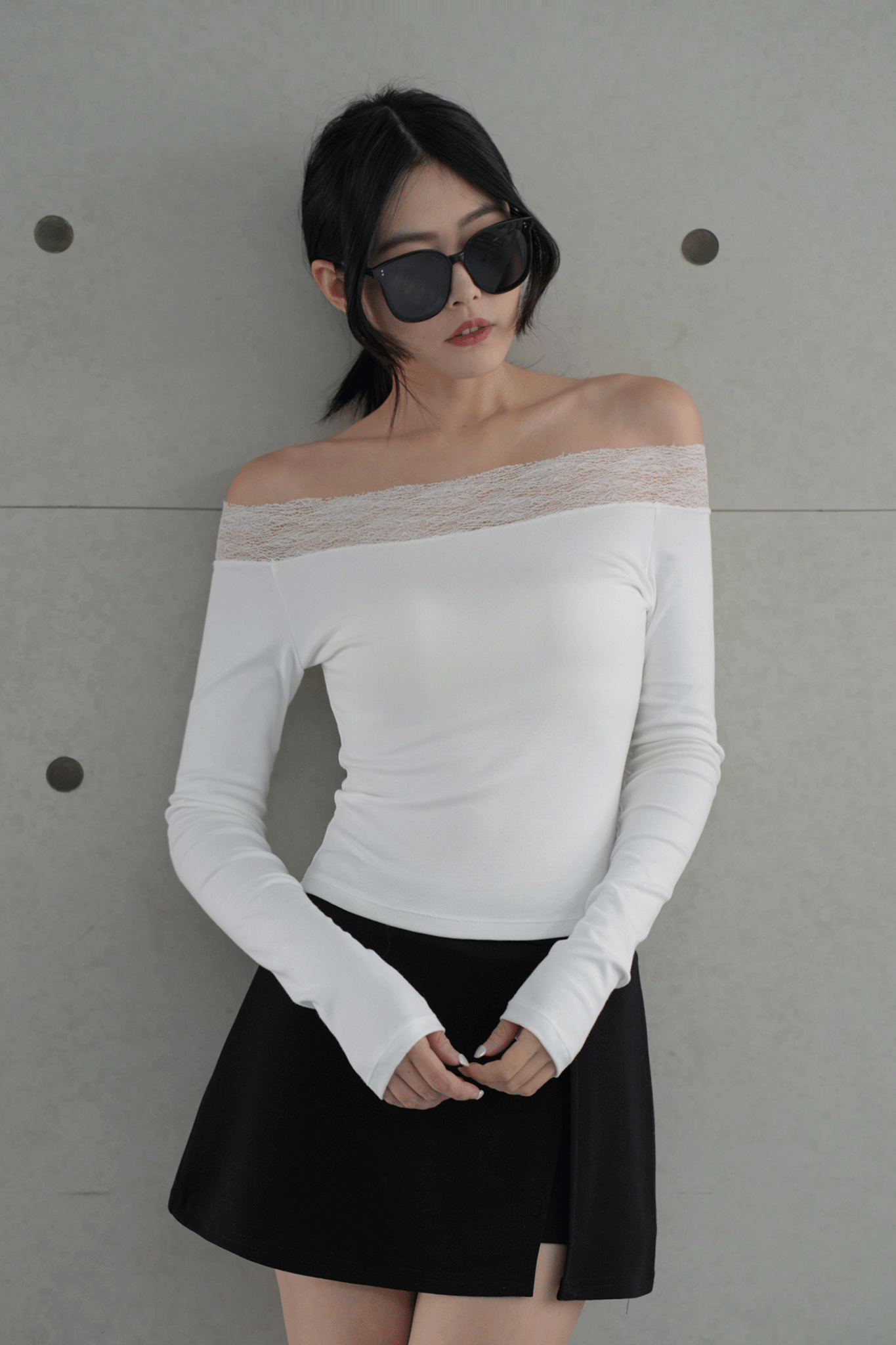 蕾絲一字領彈性長袖上衣