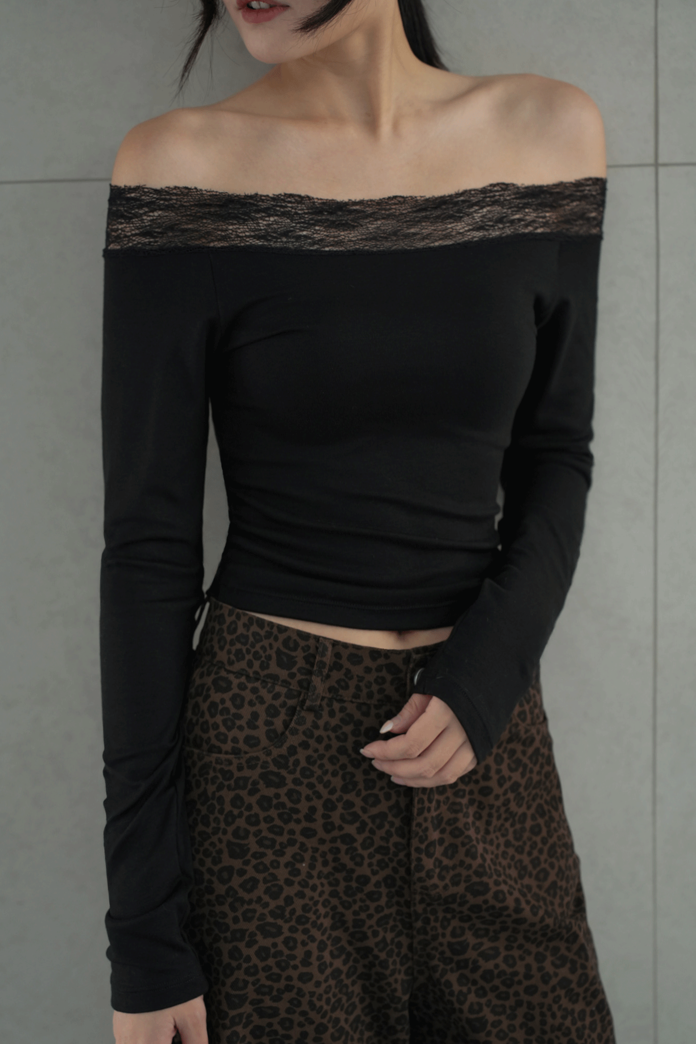 蕾絲一字領彈性長袖上衣