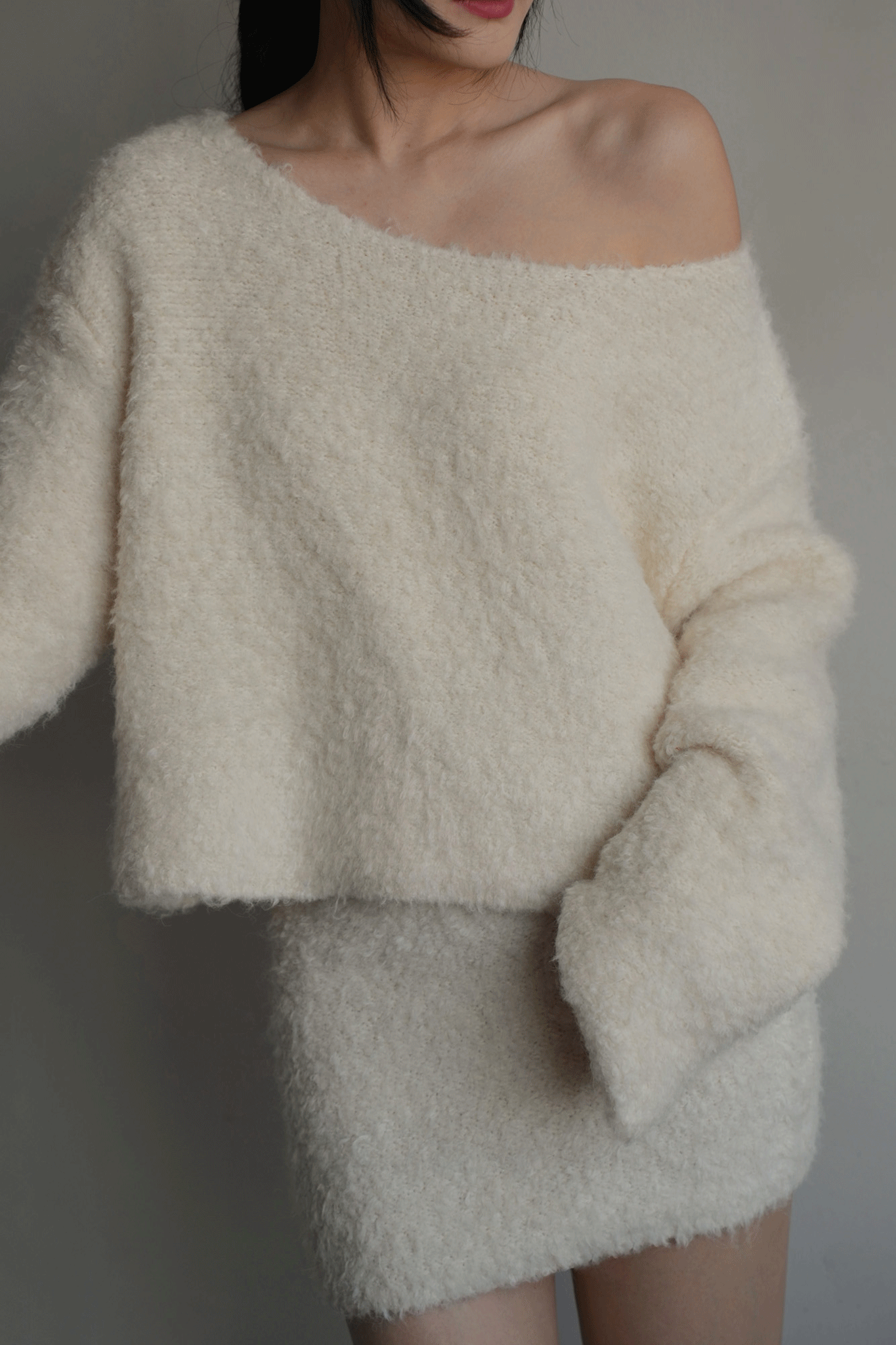 羊毛圈圈紗短版大圓領上衣