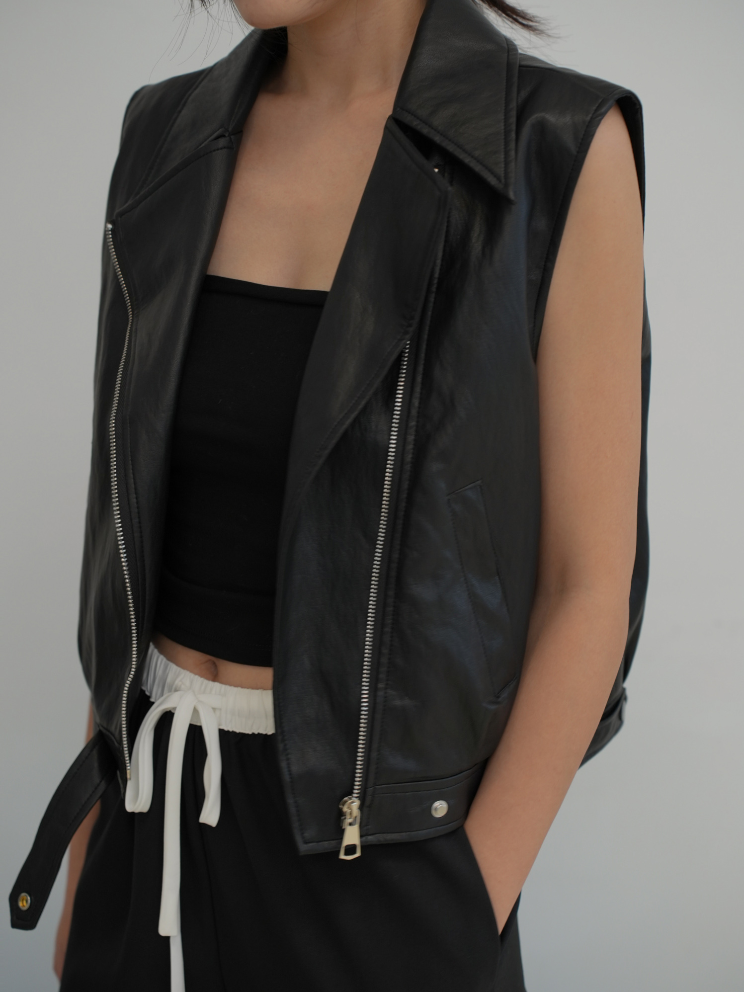 時髦翻領皮革寬鬆背心