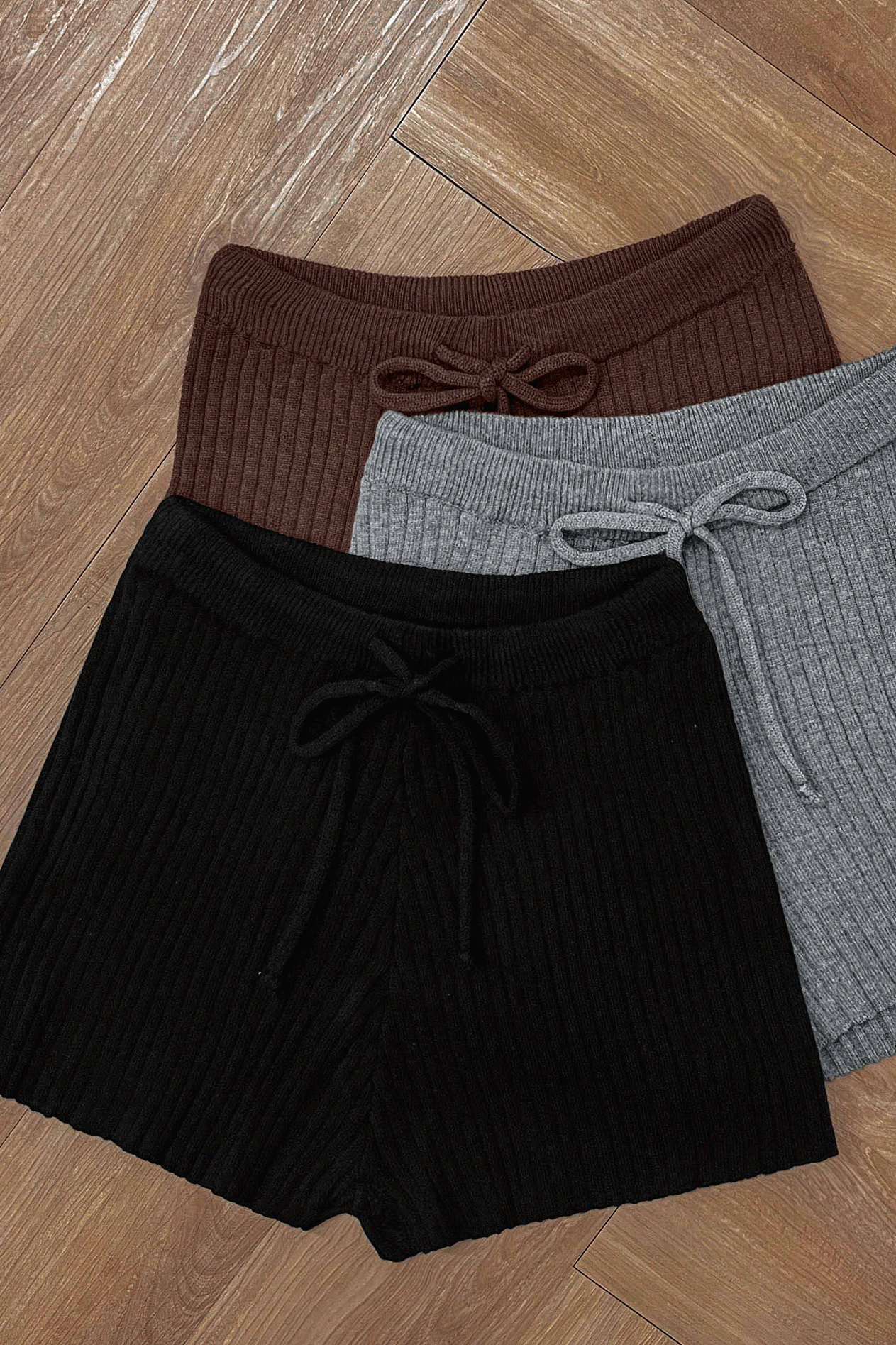 輕柔坑條針織抽繩短褲