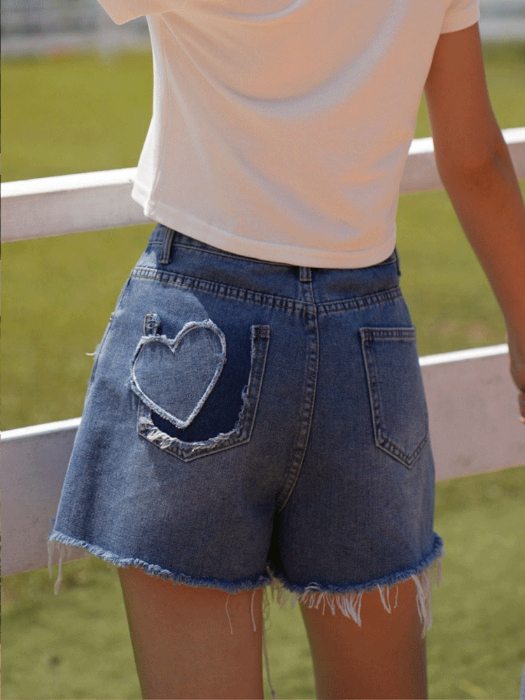 愛心造型牛仔抽鬚短褲