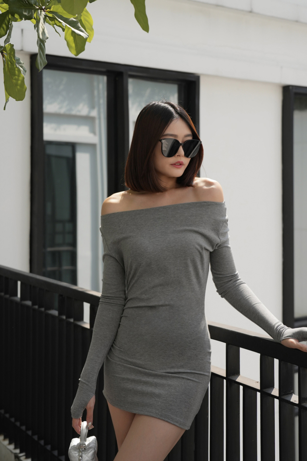 斜肩抓皺彈性棉短洋裝