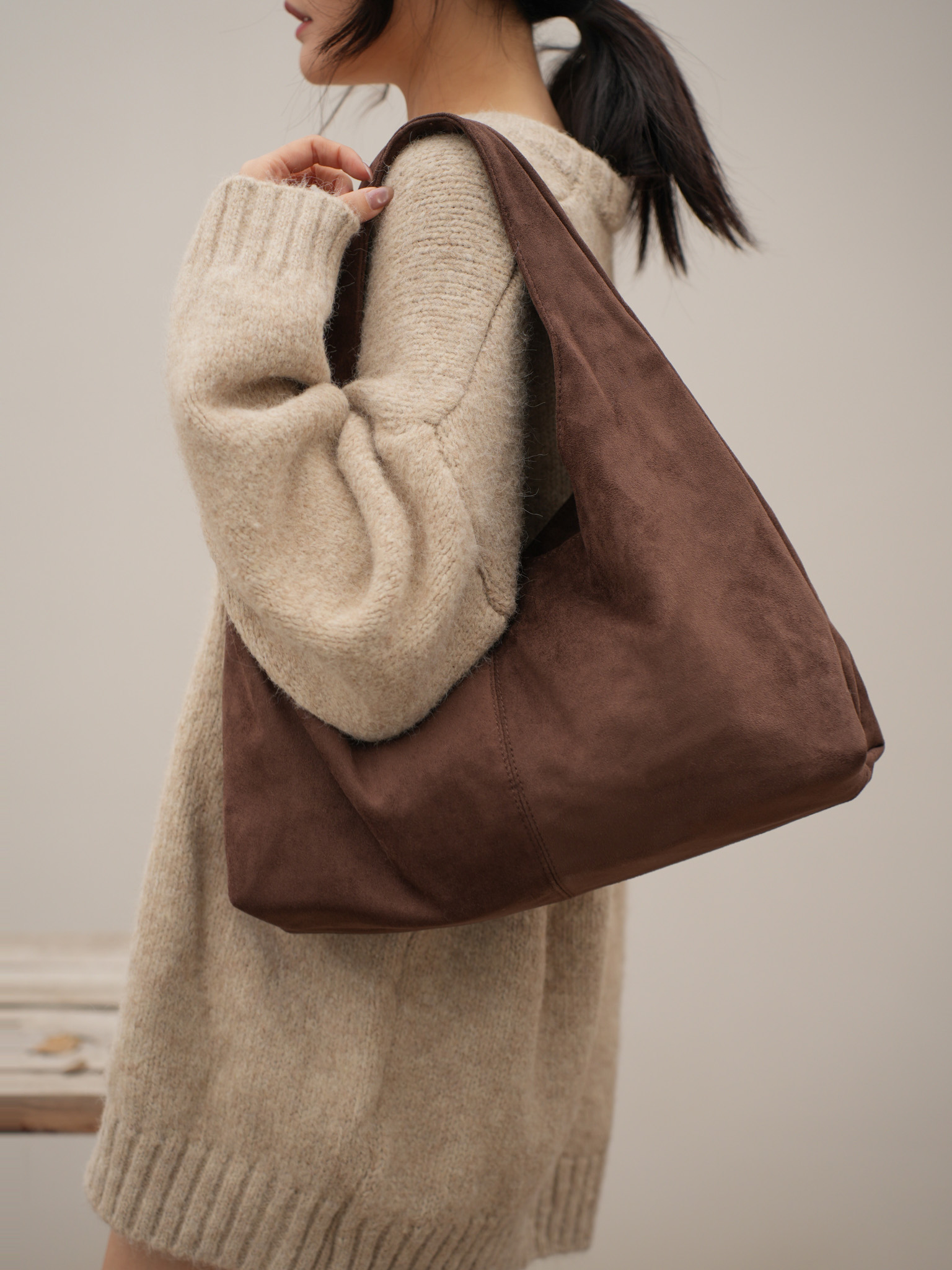 質感麂皮肩背包