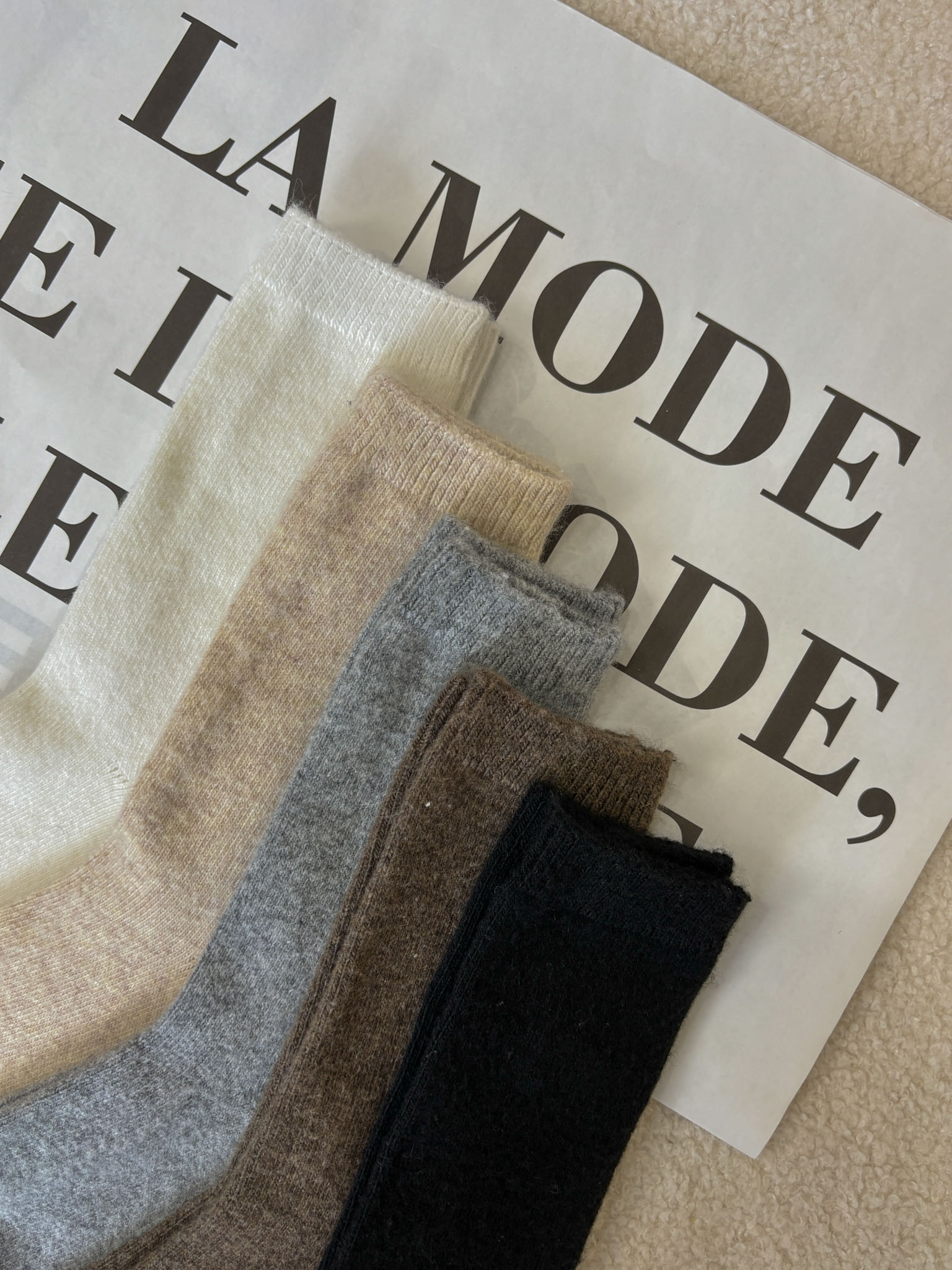 韓國素面羊毛中筒襪