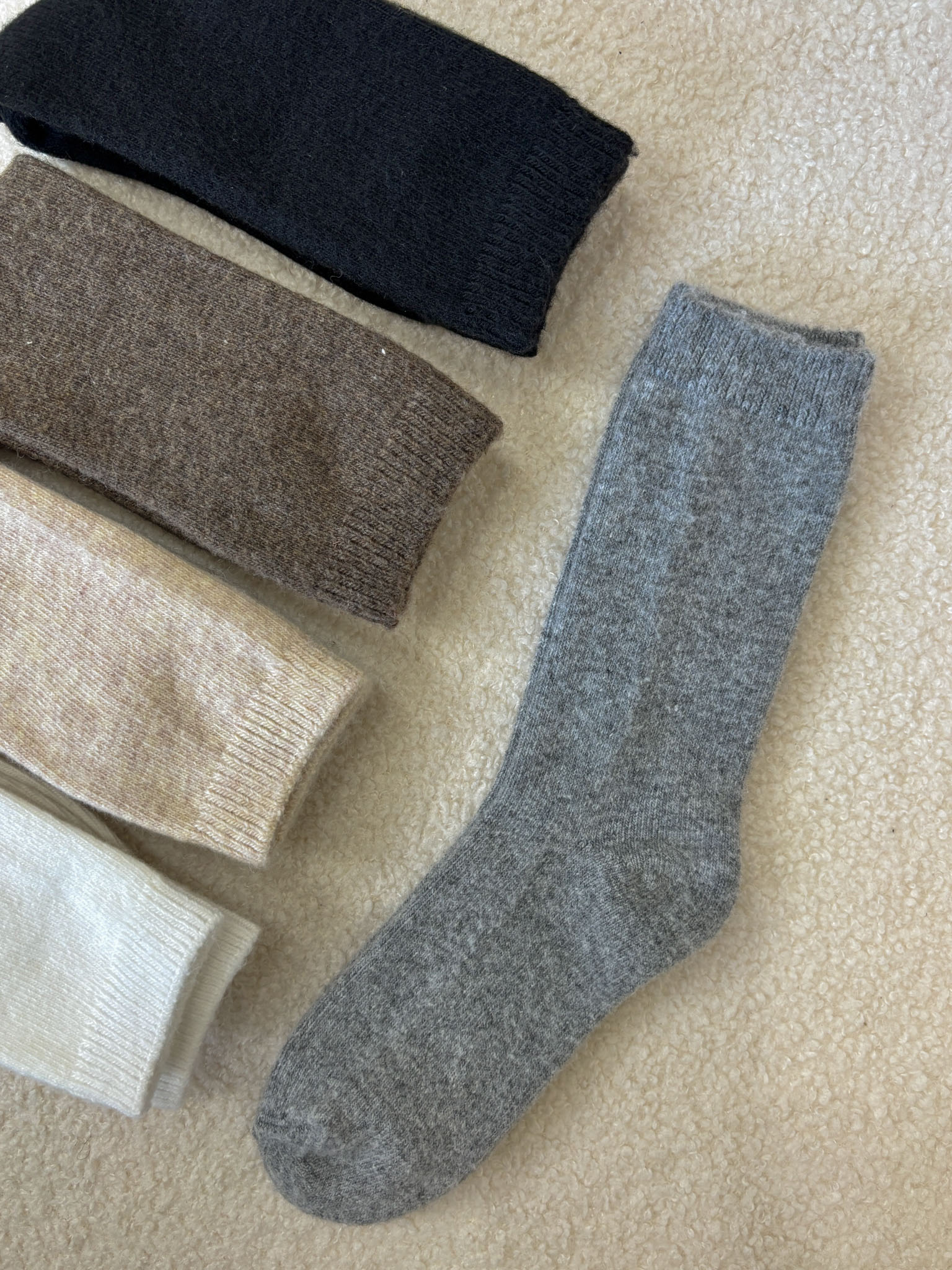 韓國素面羊毛中筒襪